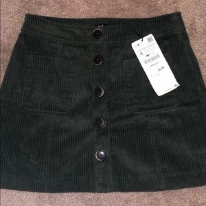 Green corduroy mini skirt. From Zara, new w. Tags!